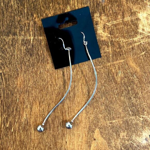 Minimalist silver plated drop earrings with wave and ball - Picture 5 of 6